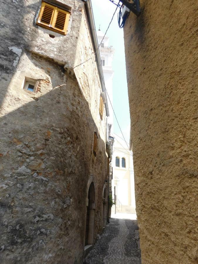 Studio Apartman Old Town نوفي فينودولسكي المظهر الخارجي الصورة