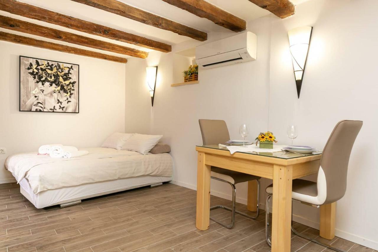 Studio Apartman Old Town نوفي فينودولسكي المظهر الخارجي الصورة